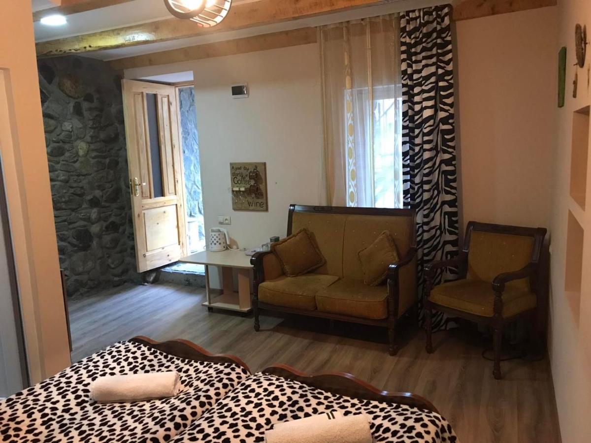 Guesthouse Venera メスティア エクステリア 写真
